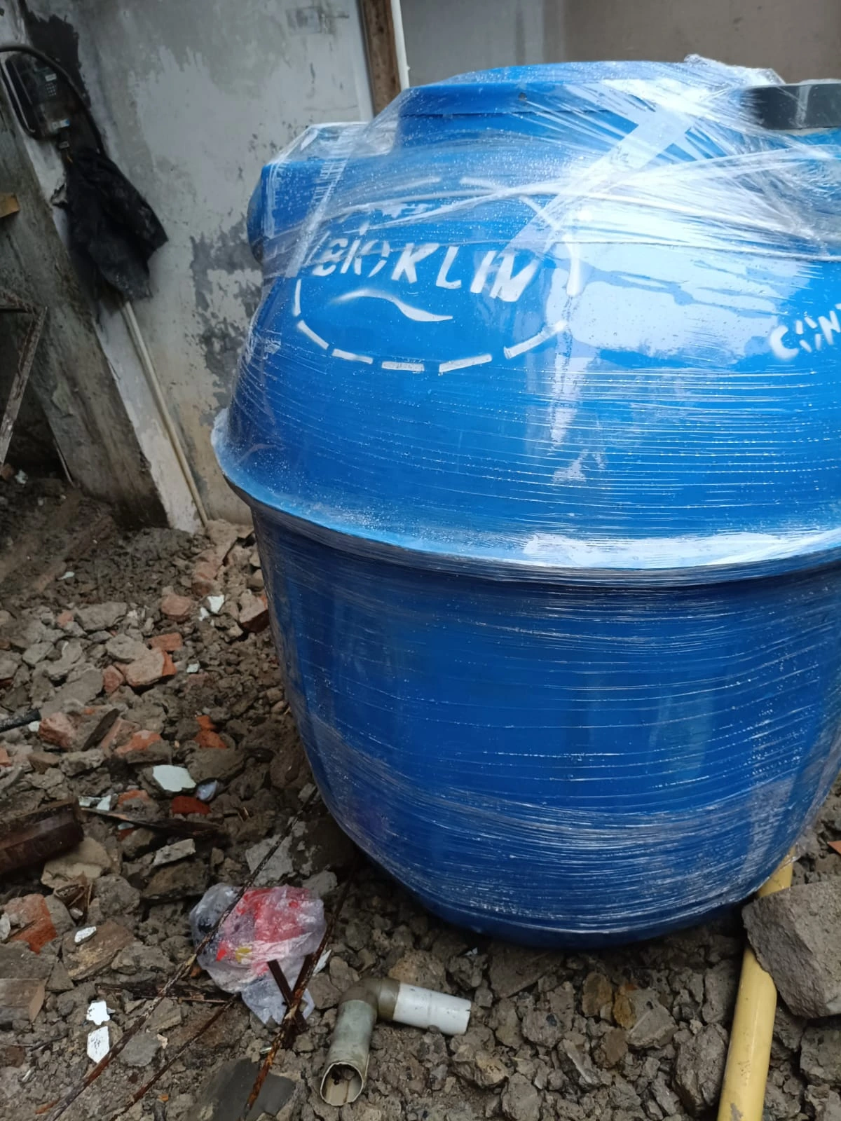 Contoh instalasi septic tank FRP Bioklin di area perumahan dan bangunan komersial